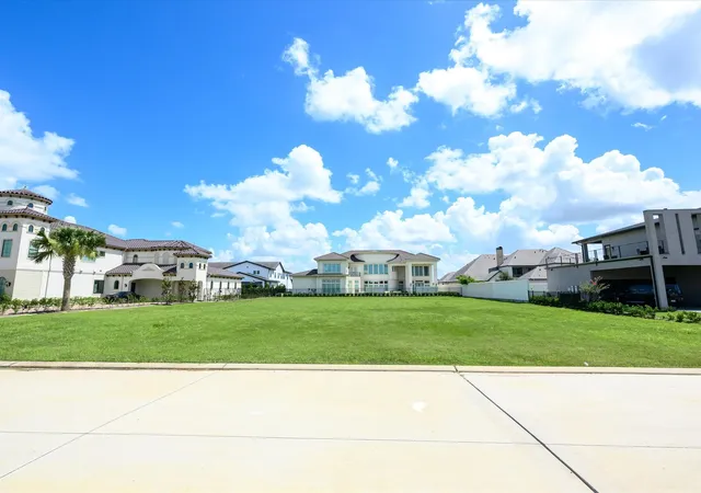 Photo 2 of Sale Pending at 6 Alexandra Way Cir, Richmond, TX 77469 | MLS# 66922502 | Listing updated on 2026-09-12
