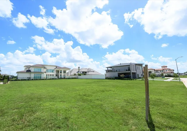 Photo 4 of Sale Pending at 6 Alexandra Way Cir, Richmond, TX 77469 | MLS# 66922502 | Listing updated on 2026-09-12