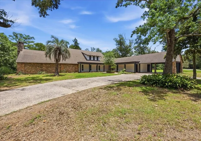 Homes for sale in Orange, TX | 12 Bayou Bnd, Orange, TX 77630 | MLS# 62289450