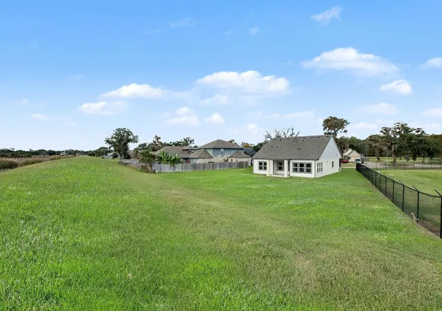 Homes for sale in West Columbia, TX | 2000 Twin Lakes Blvd, West Columbia, TX 77486 | MLS# 2058142