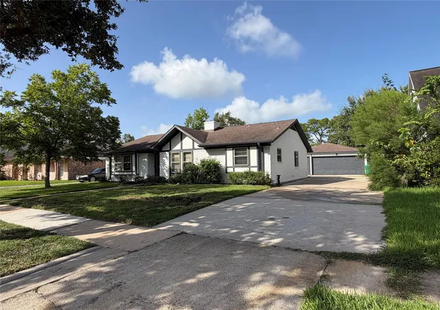 Photo 2 of Sale Pending at 11430 Sagemorgan Dr, Houston, TX 77089 | MLS# 41164908 | Listing updated on 2026-08-29
