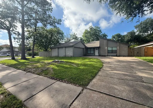 Photo 2 of Single family home for sale at 13303 Sheer Water Dr, Houston, TX 77082 | MLS# 41912784 | Listing updated on 2026-08-30