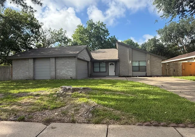 Photo 3 of Single family home for sale at 13303 Sheer Water Dr, Houston, TX 77082 | MLS# 41912784 | Listing updated on 2026-08-30