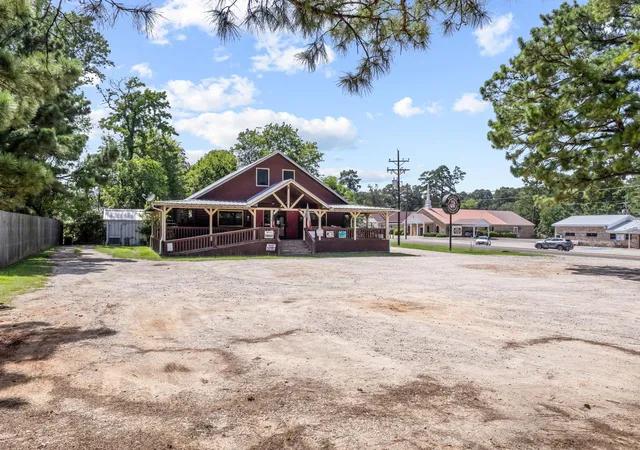 4th image of 203 W Elder St, Colmesneil, TX 75938 | MLS# 24137757