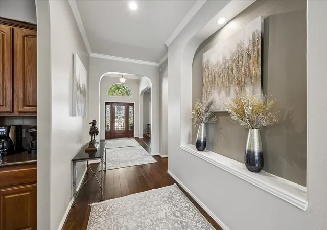 Photo 3 of Single family home for sale at 803 Woodcrest Dr, Friendswood, TX 77546 | MLS# 10220057 | Listing updated on 2026-09-20