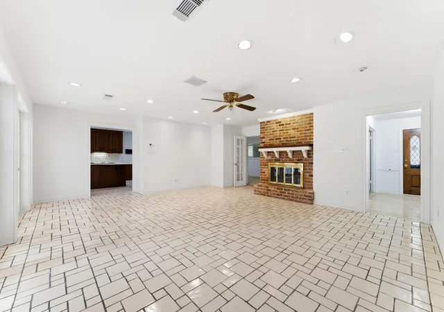 Photo 3 of Single family home for sale at 5443 Queensloch Dr, Houston, TX 77096 | MLS# 9844139 | Listing updated on 2026-08-06