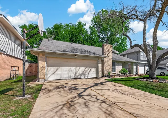 Photo 2 of Sale Pending at 10610 Wayward Wind Ln, Houston, TX 77064 | MLS# 33913192 | Listing updated on 2026-08-30