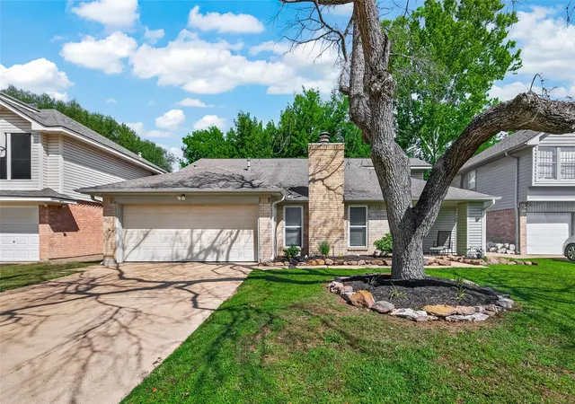 Photo 3 of Sale Pending at 10610 Wayward Wind Ln, Houston, TX 77064 | MLS# 33913192 | Listing updated on 2026-08-30