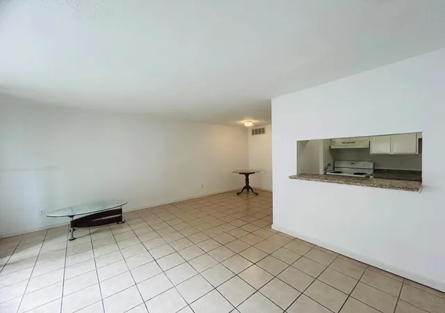 2nd image of 9201 Clarewood Dr #284, Houston, TX 77036 | MLS# 35128191