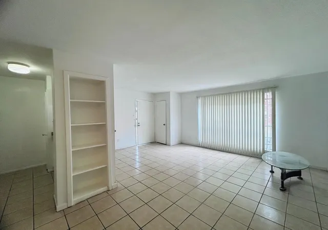3rd image of 9201 Clarewood Dr #284, Houston, TX 77036 | MLS# 35128191