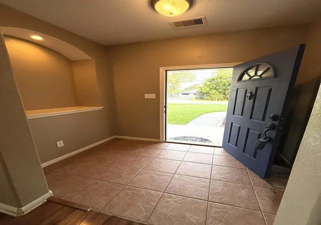 Photo 4 of Single family home for sale at 9429 Lambright Rd, Houston, TX 77075 | MLS# 87774384 | Listing updated on 2026-09-18