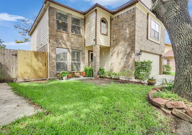 Photo 2 of Single family home for sale at 10811 Meadow Walk Ln, Houston, TX 77067 | MLS# 98948508 | Listing updated on 2026-09-23