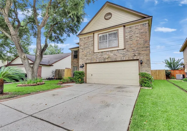 Photo 3 of Single family home for sale at 10811 Meadow Walk Ln, Houston, TX 77067 | MLS# 98948508 | Listing updated on 2026-09-23