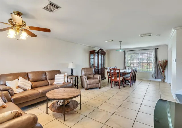 Photo 3 of Single family home for sale at 10811 Meadow Walk Ln, Houston, TX 77067 | MLS# 98948508 | Listing updated on 2026-09-23