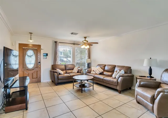 Photo 4 of Single family home for sale at 10811 Meadow Walk Ln, Houston, TX 77067 | MLS# 98948508 | Listing updated on 2026-09-23