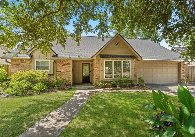 2nd image of 10519 Londonderry Dr, Houston, TX 77043 | MLS# 70736757
