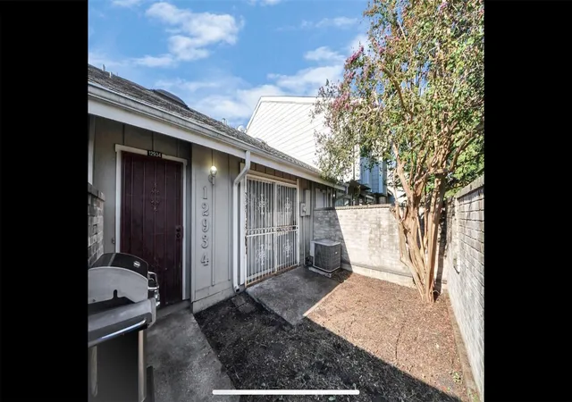 Photo 3 of Townhouse for sale at 12934 Greenway Chase Ct #2934, Houston, TX 77072 | MLS# 4554025 | Listing updated on 2026-06-18