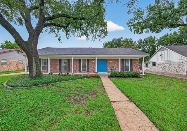 Photo 1 of Single family home for sale at 5810 Creekbend Dr, Houston, TX 77096 | MLS# 22426417 | Listing updated on 2026-09-20