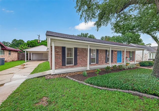 Photo 2 of Single family home for sale at 5810 Creekbend Dr, Houston, TX 77096 | MLS# 22426417 | Listing updated on 2026-09-20