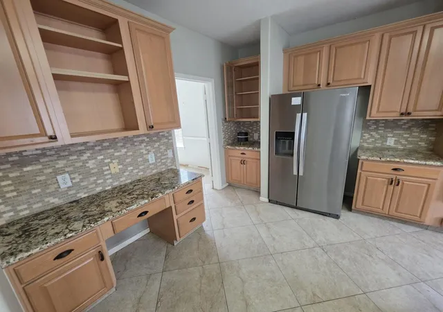 3rd image of 2706 Sterling Fields Dr, Pearland, TX 77584 | MLS# 10506748