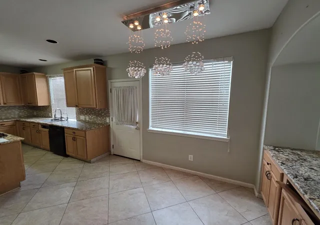 5th image of 2706 Sterling Fields Dr, Pearland, TX 77584 | MLS# 10506748