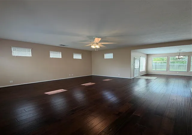 Photo 3 of Single family home for sale at 7034 Sun Crk Dr, Hitchcock, TX 77563 | MLS# 33690101 | Listing updated on 2026-09-19