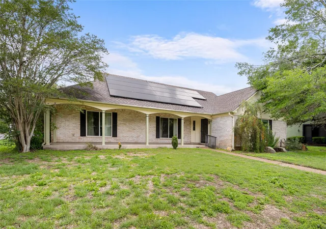 2nd image of 315 E Fannin St, La Grange, TX 78945 | MLS# 7515101