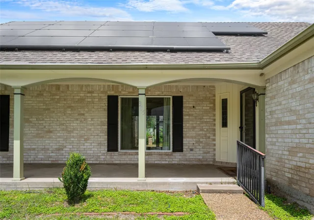 Photo 3 of Single family home for sale at 315 E Fannin St, La Grange, TX 78945 | MLS# 7515101 | Listing updated on 2026-09-27