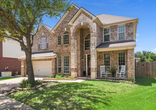 Photo 3 of Sale Pending at 22315 Bridgestone Palm Ct, Spring, TX 77388 | MLS# 19912915 | Listing updated on 2026-09-10