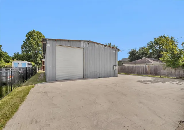 Photo 4 of Single family home for sale at 207 Aldine Mail Route Rd, Houston, TX 77037 | MLS# 66419992 | Listing updated on 2026-06-18