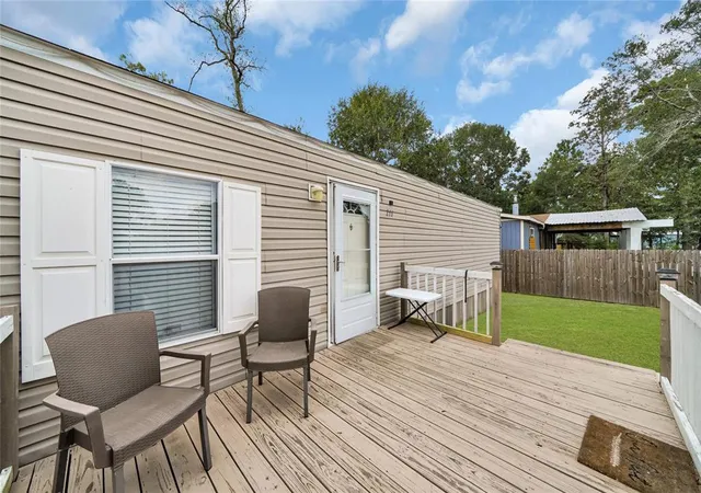 Photo 2 of Single family home for sale at 211 Crockett Tr Dr, Conroe, TX 77303 | MLS# 88353512 | Listing updated on 2026-01-01