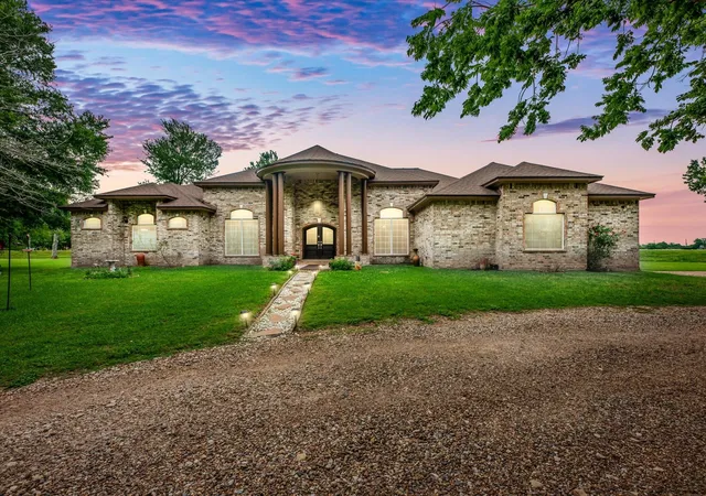 4th image of 530 Chisolm Trl, Wallis, TX 77485 | MLS# 72996278
