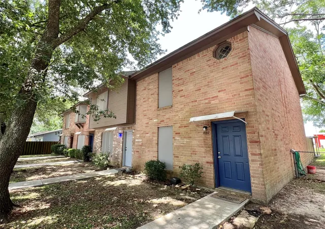 1st image of 1031 1037 N Chenango St, Angleton, TX 77515 | MLS# 96677497