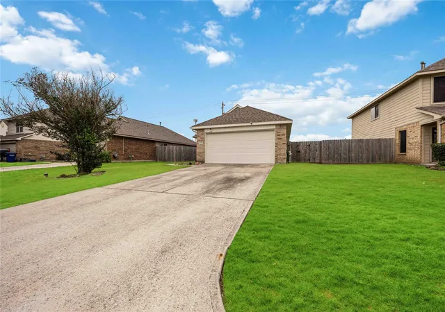 4th image of 8426 Bay Run Ave, Baytown, TX 77521 | MLS# 53745422