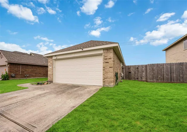 5th image of 8426 Bay Run Ave, Baytown, TX 77521 | MLS# 53745422