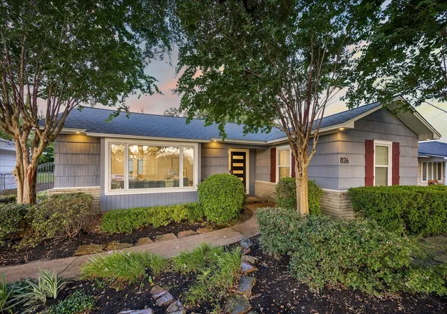 Photo 1 of Single family home for sale at 826 T C Jester Blvd, Houston, TX 77008 | MLS# 6399194 | Listing updated on 2026-08-29