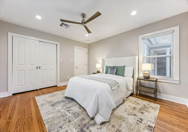 Photo 3 of Single family home for sale at 826 T C Jester Blvd, Houston, TX 77008 | MLS# 6399194 | Listing updated on 2026-08-29