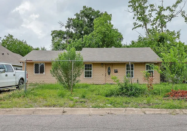 Homes for sale in Houston, TX | 5839 Southurst St, Houston, TX 77033 | MLS# 26623210
