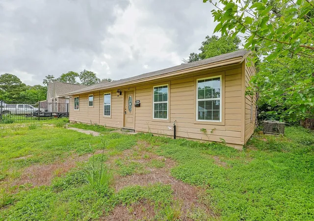 Homes for sale in Houston, TX | 5839 Southurst St, Houston, TX 77033 | MLS# 26623210
