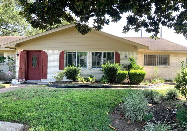 2nd image of 3704 Cork Dr, Houston, TX 77047 | MLS# 73203716