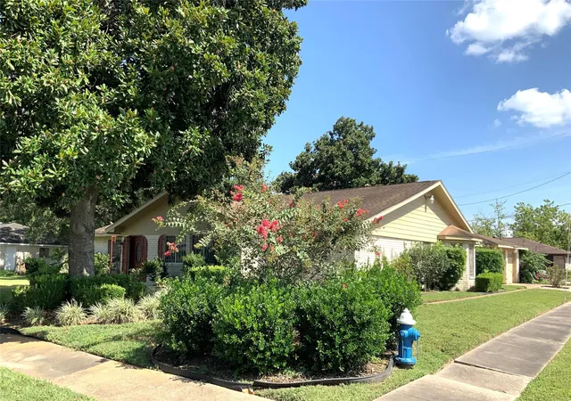 3rd image of 3704 Cork Dr, Houston, TX 77047 | MLS# 73203716
