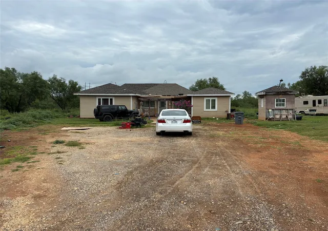 Homes for sale in Devine, TX | 182 County Rd 2665 Rd, Devine, TX 78016 | MLS# 65648914