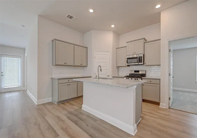 4th image of 13901 Seneca Lake Dr, La Marque, TX 77568 | MLS# 42055122
