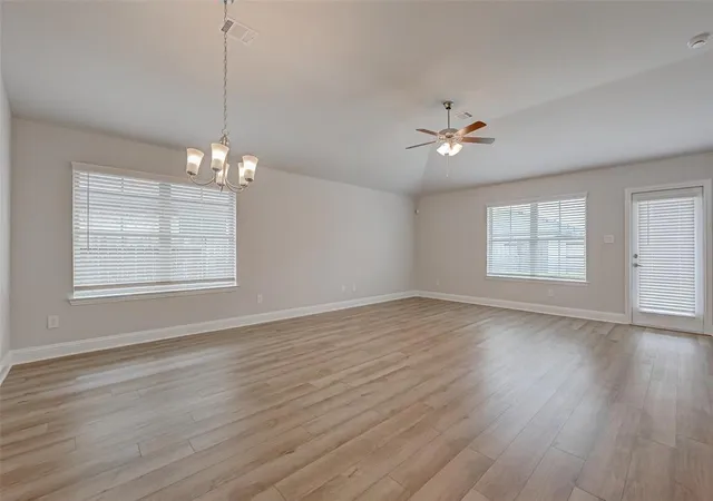 5th image of 13901 Seneca Lake Dr, La Marque, TX 77568 | MLS# 42055122
