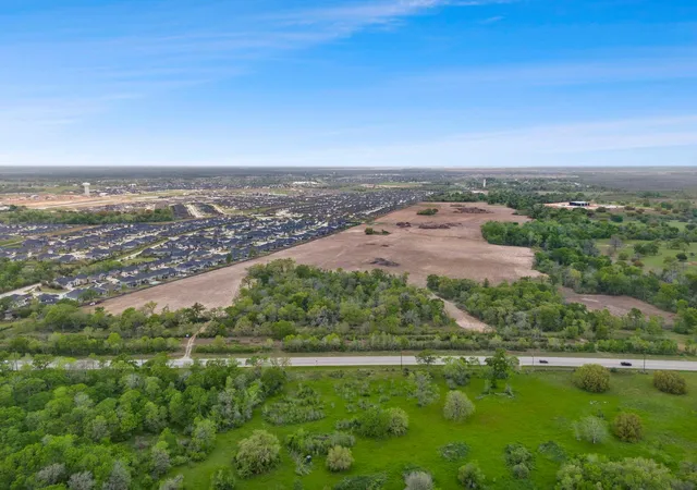 3rd image of 8527 Light Rail Dr, Clute, TX 77441 | MLS# 310130