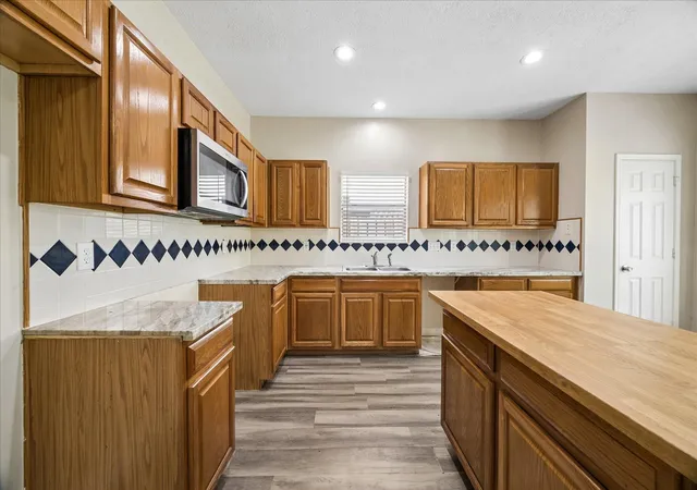 Photo 3 of Single family home for sale at 13722 Wheatbridge Dr, Houston, TX 77041 | MLS# 30071029 | Listing updated on 2026-09-09