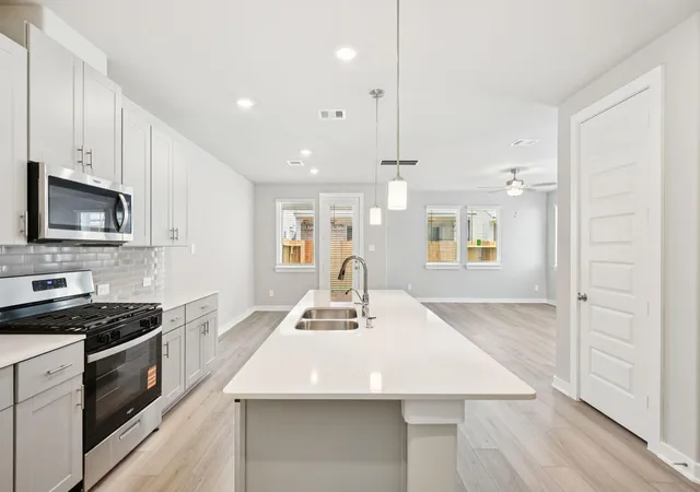 Photo 3 of Single family home for sale at 6332 Sapphire Ocean Dr, Houston, TX 77092 | MLS# 15939128 | Listing updated on 2026-08-07