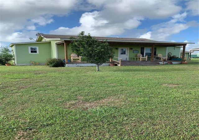 Homes for sale in Palacios, TX | 142 Tarpon Dr, Palacios, TX 77465 | MLS# 87399363