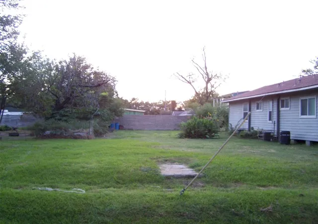 Photo 1 of Land for sale at 2403 Davis St, Houston, TX 77026 | MLS# 81963149 | Listing updated on 2026-09-14