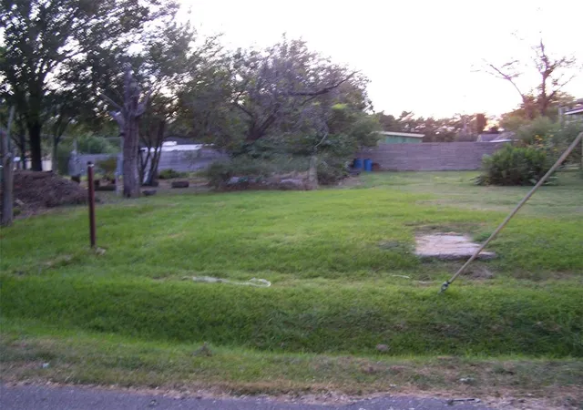 Photo 3 of Land for sale at 2403 Davis St, Houston, TX 77026 | MLS# 81963149 | Listing updated on 2026-09-14